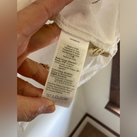 V-Neck Shirt in Cross-Stitch Floral M - Picture 8 of 11